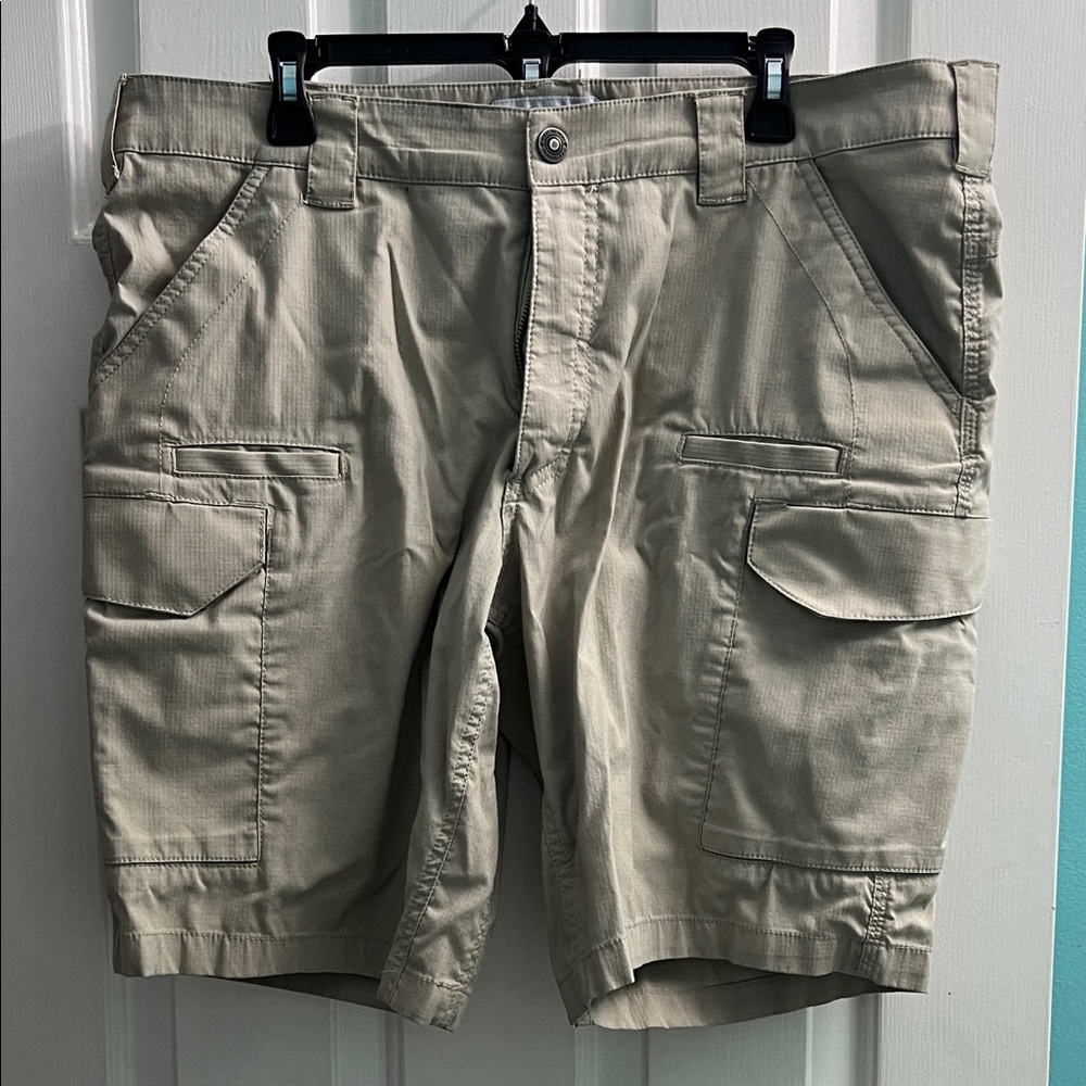 Classic Men's Beige Cargo Shorts